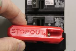 STOPOUT ® Low-Profile Circuit Breaker Lockout